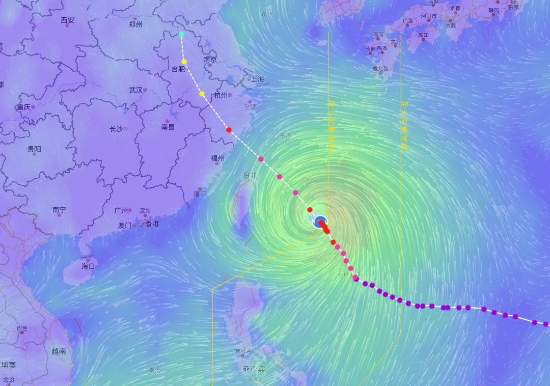台风“巴威”登陆时间有变,沿岸已掀起数米高巨浪 台风“巴威”登陆时间有变,沿岸已掀起数米高巨浪