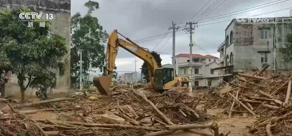 无人机投送、摩托车转运,共克时艰!他们奋力把救援物资送进灾区 无人机投送、摩托车转运,共克时艰!他们奋力把救援物资送进灾区