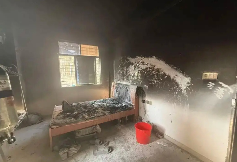 下楼吃个饭的功夫,卧室炸了!这个充电习惯你也有→ 下楼吃个饭的功夫,卧室炸了!这个充电习惯你也有→