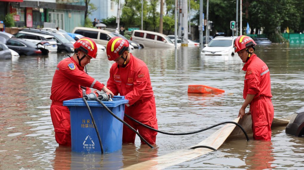 闻令而动 冲锋在前——风雨一线党员干部抢险救灾实录