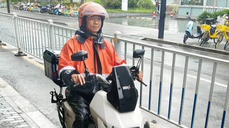 上海外卖小哥,被中央政法委点名表扬! 上海外卖小哥,被中央政法委点名表扬!