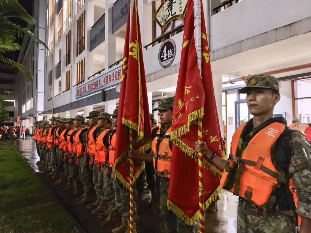 “解放军来了,咱有救了!” “解放军来了,咱有救了!”