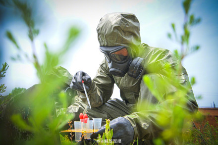 向险而行!直击武警防化分队实战演练现场 向险而行!直击武警防化分队实战演练现场