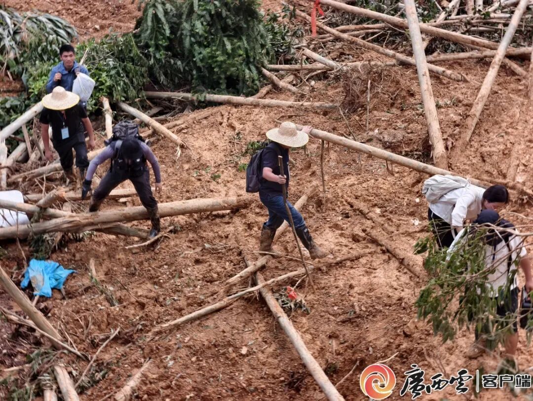 六天五夜,为了“孤岛”8000多名群众挺进 六天五夜,为了“孤岛”8000多名群众挺进