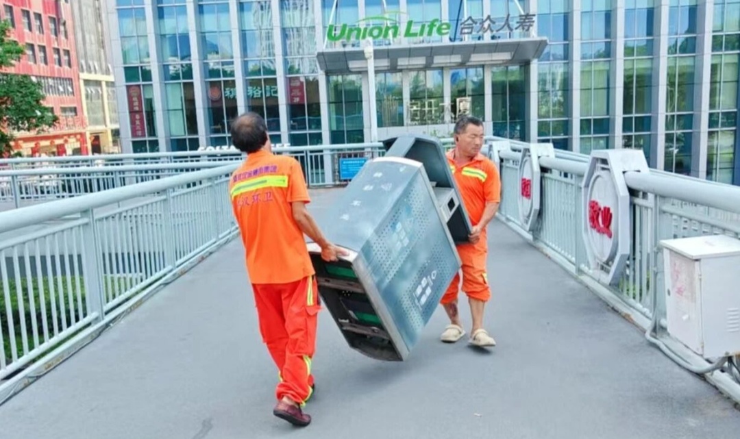 一觉醒来，台风“巴威”又变了！最新路径预报出炉；这是今早的武汉，他们忙了一夜……