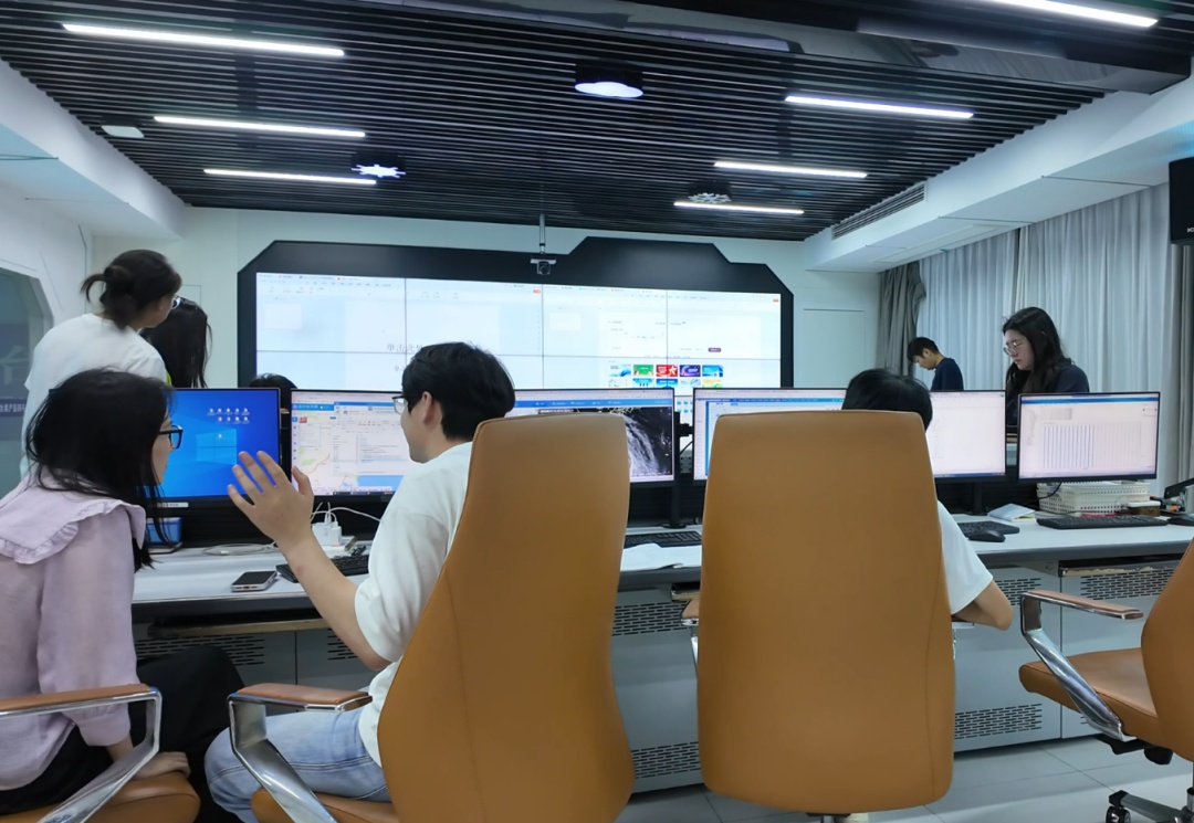 多图直击！记者一路追进台风眼：“想记录‘巴威’应对最真实画面！”