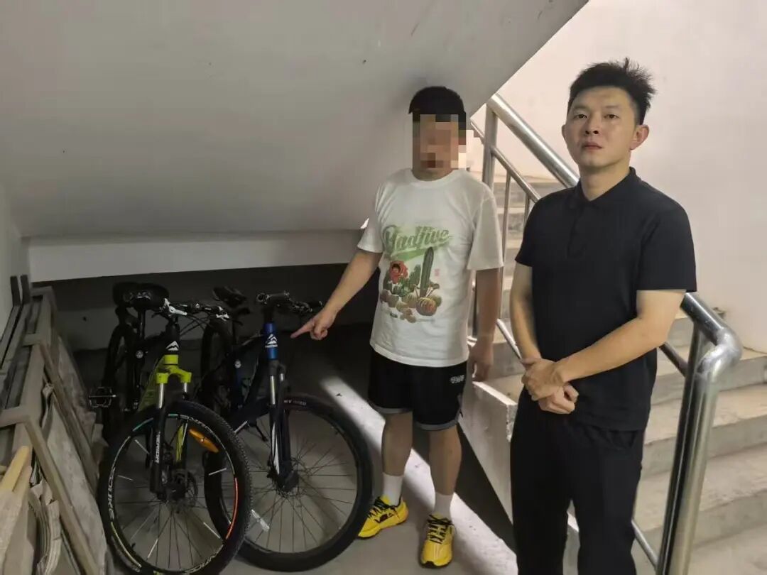 女儿想学骑车，父亲竟去偷车？一辆不够偷两辆？太荒唐！