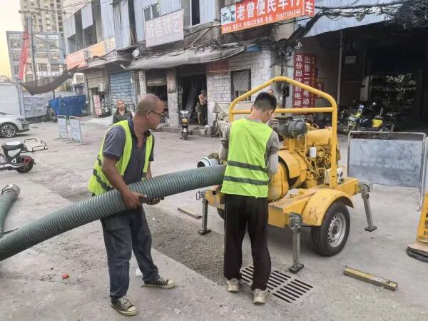 一觉醒来，台风“巴威”又变了！最新路径预报出炉；这是今早的武汉，他们忙了一夜……