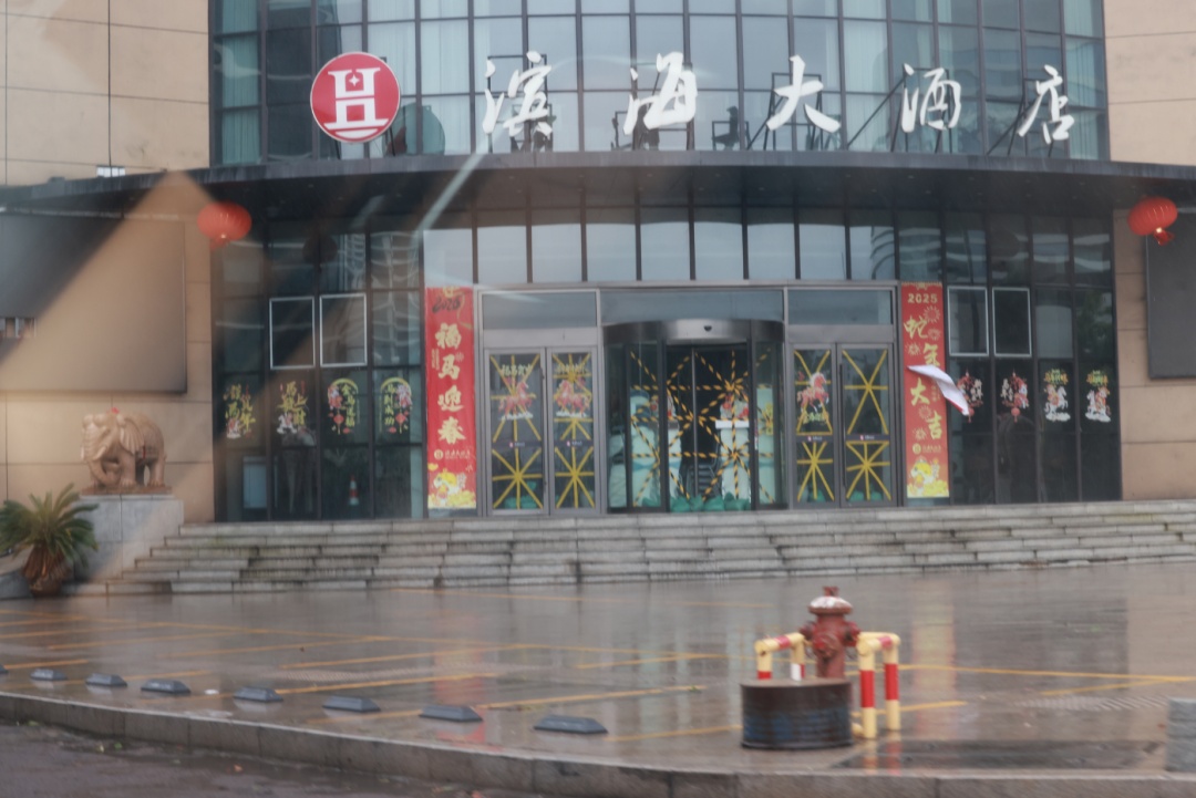 多图直击！记者一路追进台风眼：“想记录‘巴威’应对最真实画面！”