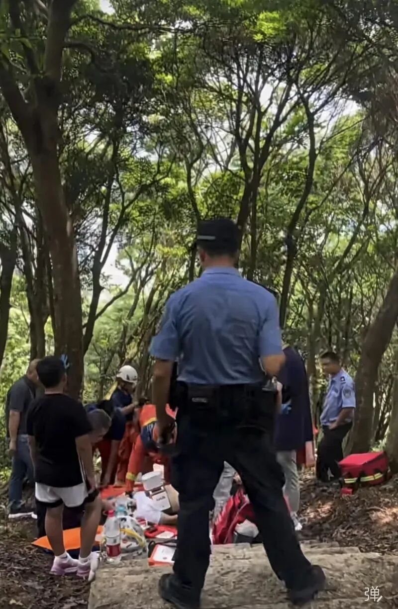深圳一游客高温天登山突然晕倒不幸离世,提醒:近期不适合长时间、高强度登山 深圳一游客高温天登山突然晕倒不幸离世,提醒:近期不适合长时间、高强度登山