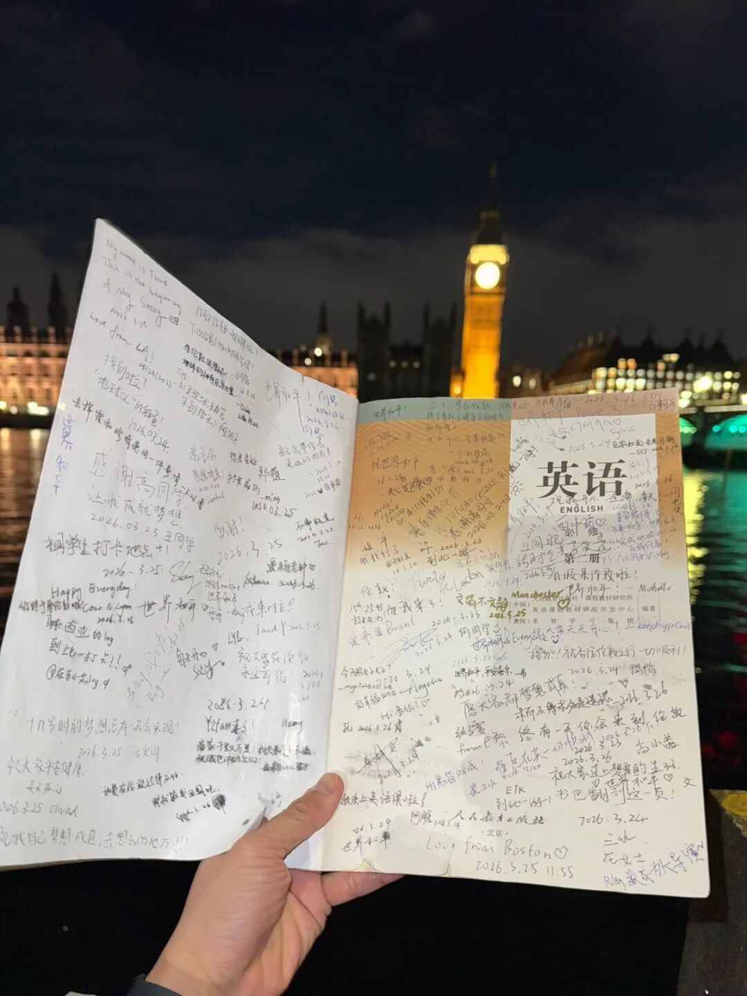 多个海外景点出现国内课本?这就是中国人的浪漫吗 多个海外景点出现国内课本?这就是中国人的浪漫吗