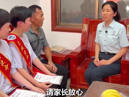 “001号”“002号”军校录取通知书！双胞胎姐妹收到了