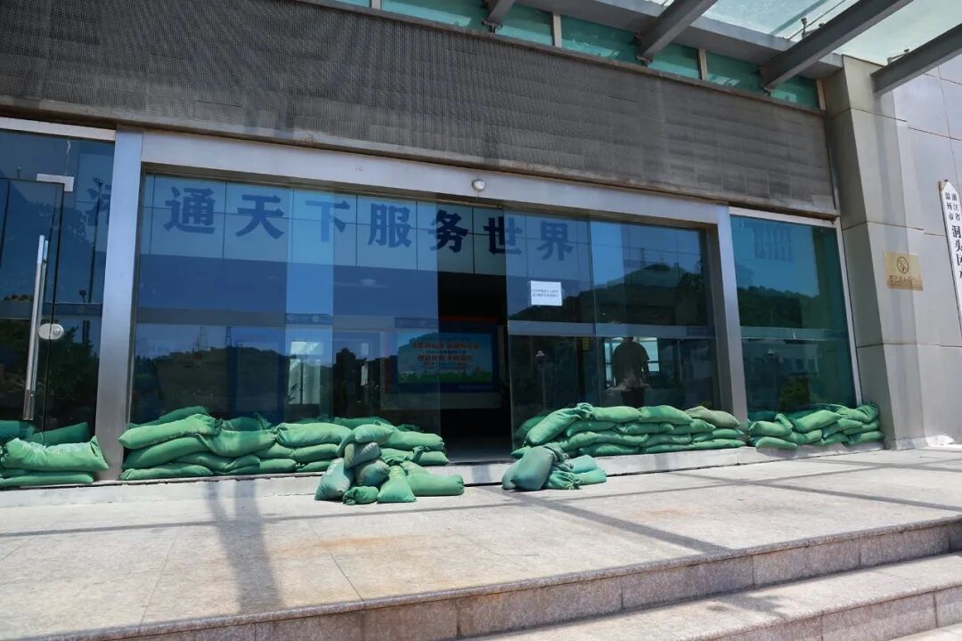 多图直击！记者一路追进台风眼：“想记录‘巴威’应对最真实画面！”