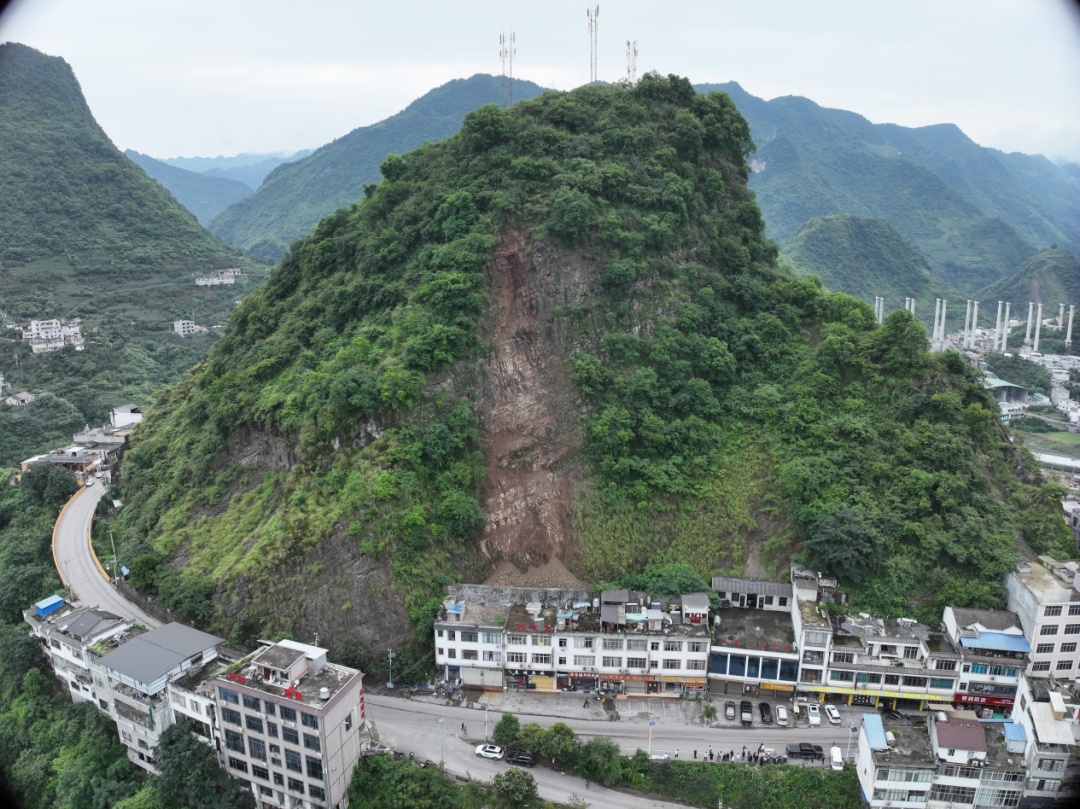 崩塌、滑坡发生前，云南多地紧急转移183人