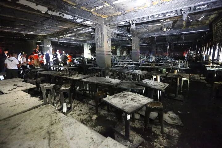曼谷一酒吧大火致27人遇难,泰总理抵现场要求彻查 曼谷一酒吧大火致27人遇难,泰总理抵现场要求彻查