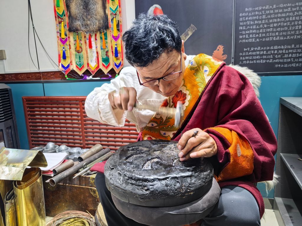 美丽中国行·探访三江源丨青海玉树：“小店经济”看活力