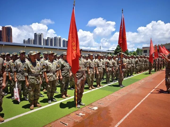 “兵哥哥”撤离前,在教室留下这些…… “兵哥哥”撤离前,在教室留下这些……