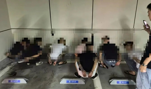 “快去控制嫌疑人!”满头是血的他,第一句话让人心疼 “快去控制嫌疑人!”满头是血的他,第一句话让人心疼