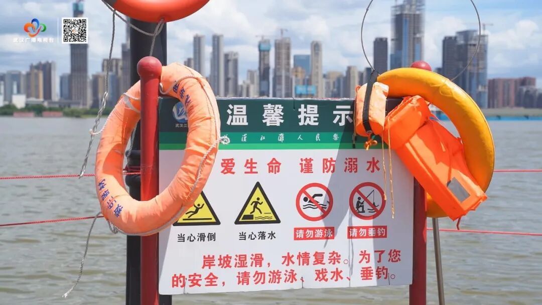 水位攀升!汉口江滩“一家五口”还好吗? 重要提醒→ 水位攀升!汉口江滩“一家五口”还好吗? 重要提醒→