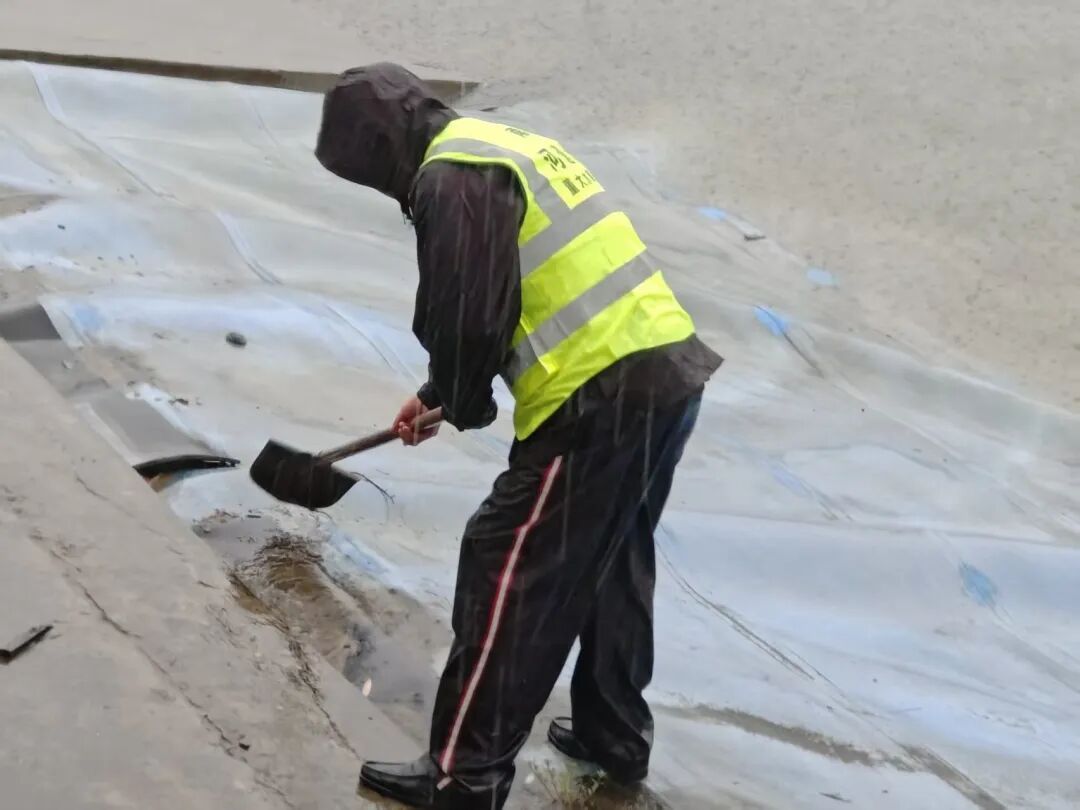合肥上空为何变成黄红色?突降暴雨!“巴威”过境安徽,下到合肥的雨都去哪了? 合肥上空为何变成黄红色?突降暴雨!“巴威”过境安徽,下到合肥的雨都去哪了?