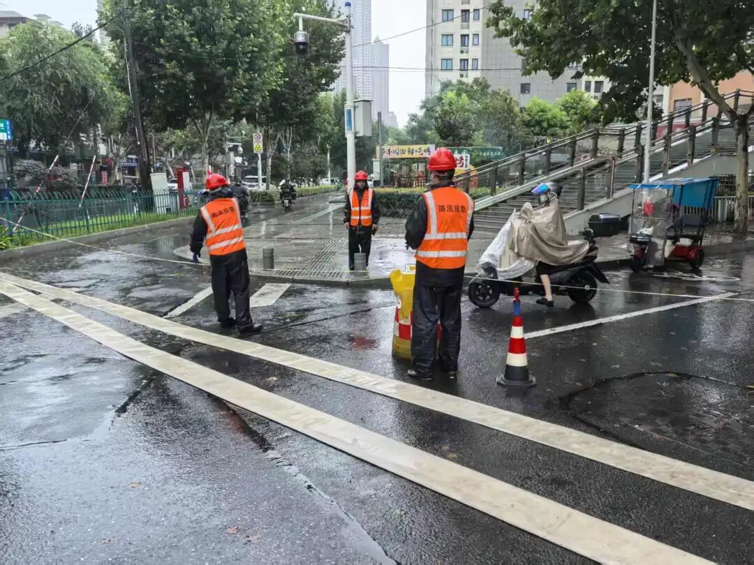 合肥上空为何变成黄红色?突降暴雨!“巴威”过境安徽,下到合肥的雨都去哪了? 合肥上空为何变成黄红色?突降暴雨!“巴威”过境安徽,下到合肥的雨都去哪了?