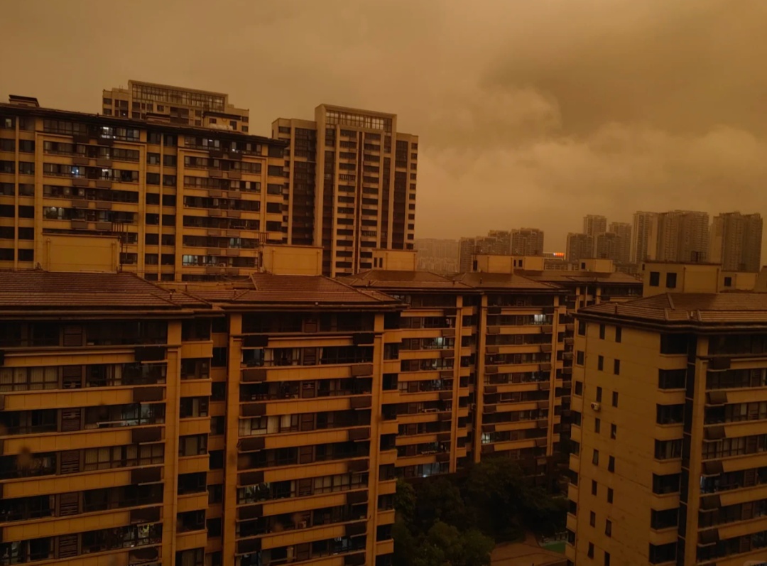 合肥上空为何变成黄红色？突降暴雨！“巴威”过境安徽，下到合肥的雨都去哪了？
