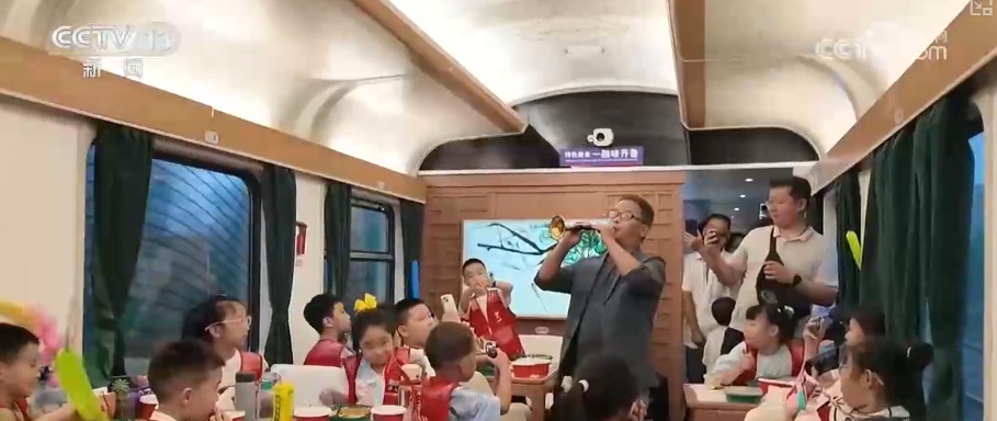 23.48亿人次、11468列、1797列……一趟趟列车精彩出发“跑”出亮眼“成绩单” 23.48亿人次、11468列、1797列……一趟趟列车精彩出发“跑”出亮眼“成绩单”