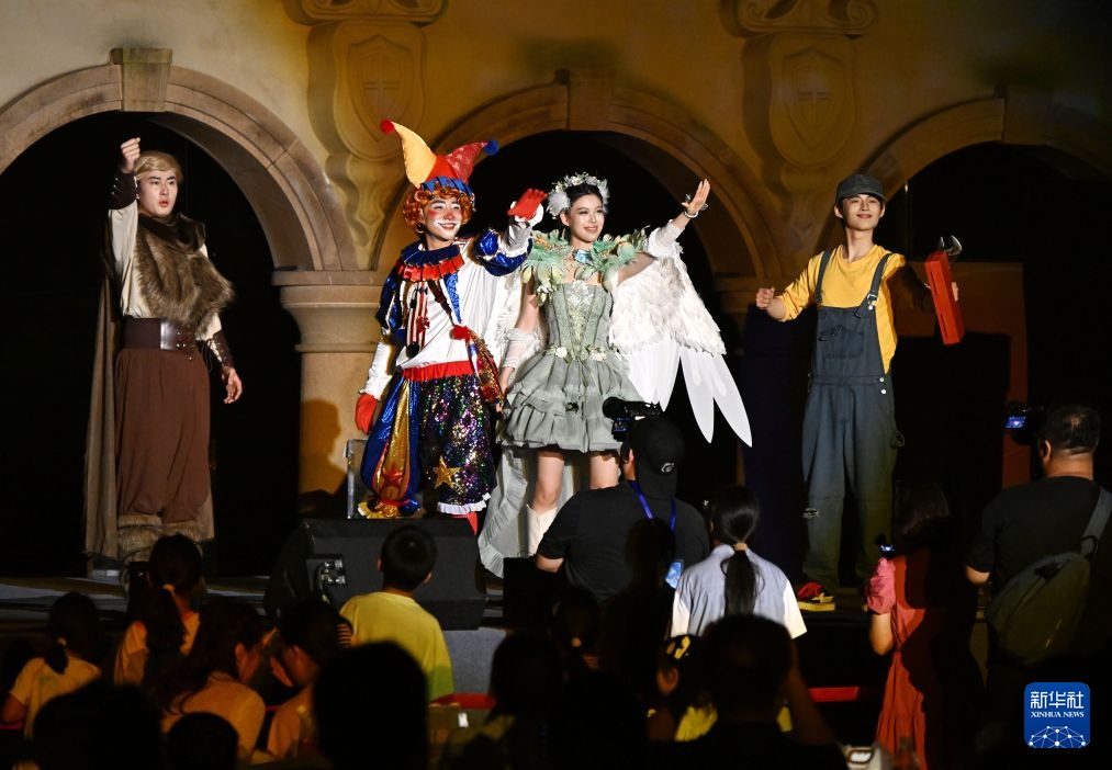 山东青岛:“海洋光影”闪耀夜经济 山东青岛:“海洋光影”闪耀夜经济