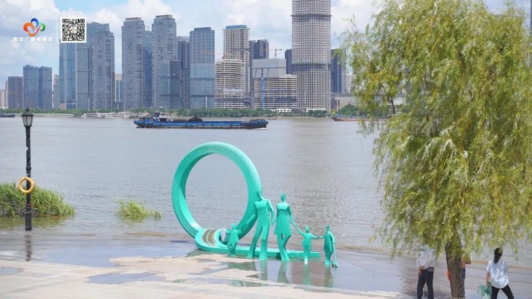 水位攀升!汉口江滩“一家五口”还好吗? 重要提醒→ 水位攀升!汉口江滩“一家五口”还好吗? 重要提醒→