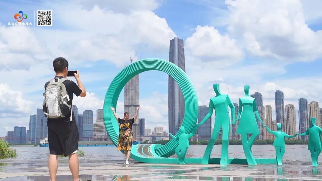 水位攀升!汉口江滩“一家五口”还好吗? 重要提醒→ 水位攀升!汉口江滩“一家五口”还好吗? 重要提醒→