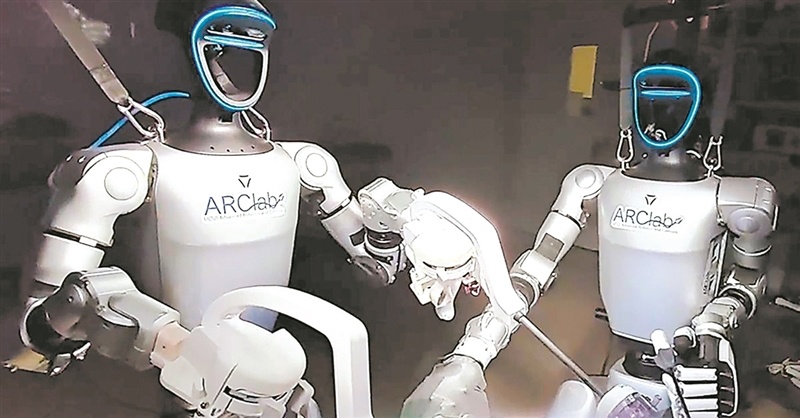 远程操控人形机器人首次完成外科手术 远程操控人形机器人首次完成外科手术