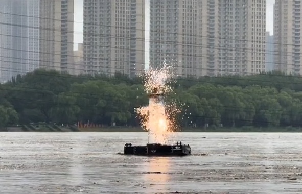 “离家出走”的灯塔找到了，沈阳一灯塔被暴涨河水冲走漂流20公里，一路撞高压线被寻回