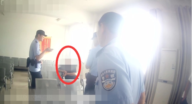 网上逃犯还敢来考驾照?当场抓获! 网上逃犯还敢来考驾照?当场抓获!