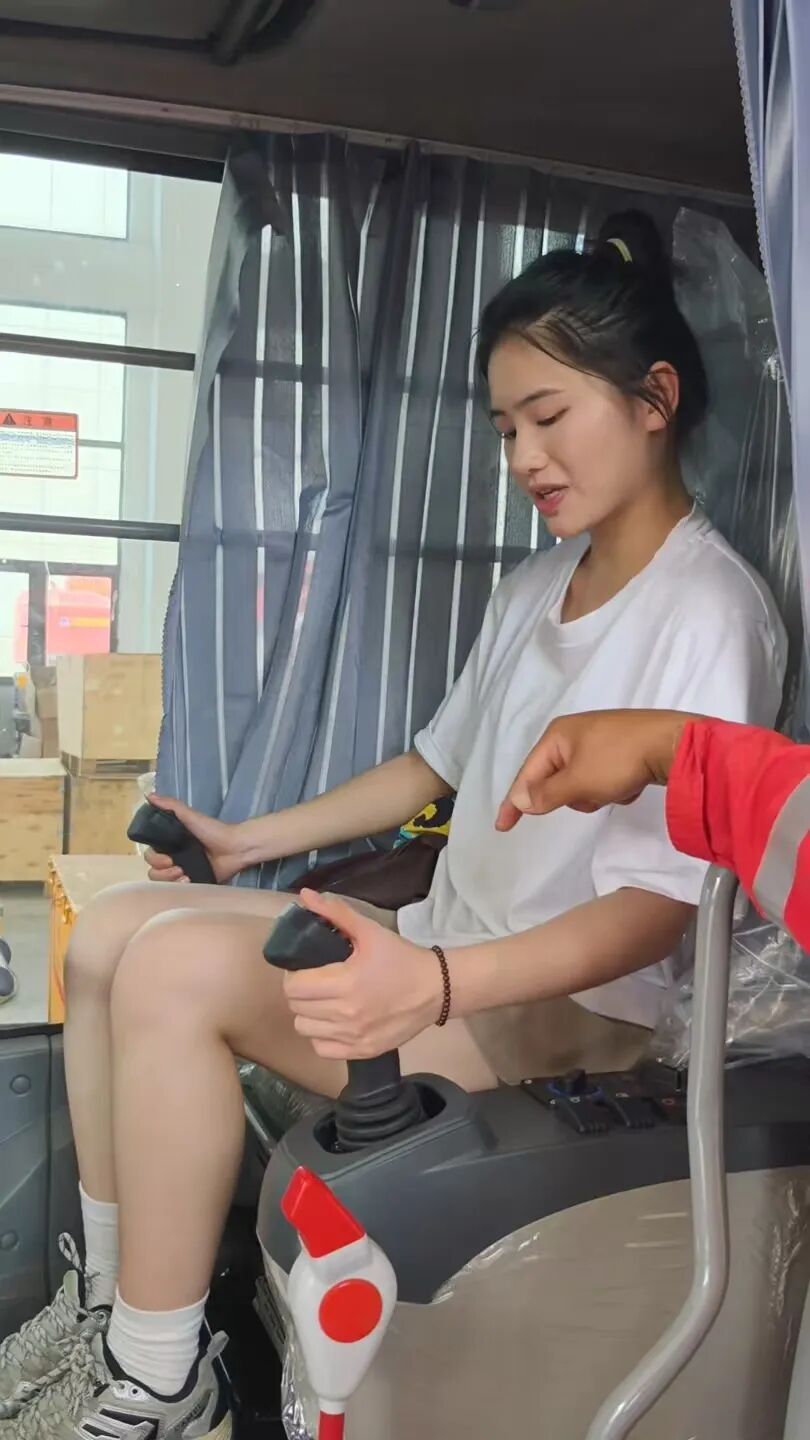 在广西抗洪中爆火的“救援航母”已返湘,记者探访中国安能长沙基地,队员回顾救援经过 在广西抗洪中爆火的“救援航母”已返湘,记者探访中国安能长沙基地,队员回顾救援经过