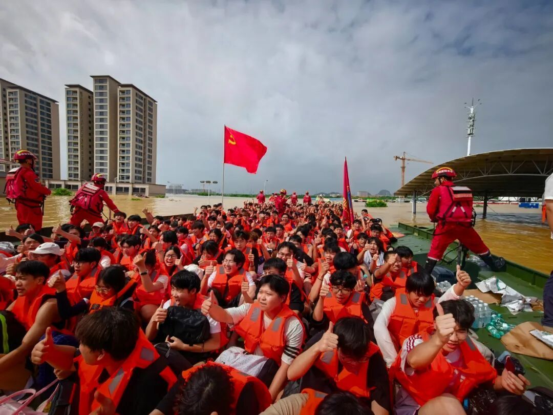 在广西抗洪中爆火的“救援航母”已返湘,记者探访中国安能长沙基地,队员回顾救援经过 在广西抗洪中爆火的“救援航母”已返湘,记者探访中国安能长沙基地,队员回顾救援经过