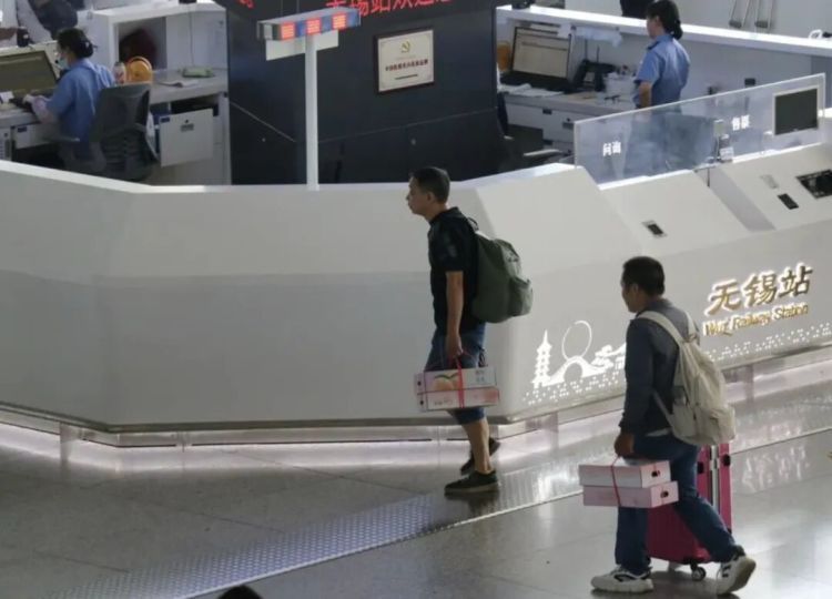 高铁站安检仪频频扫出“小圆球”，都是当地限定！