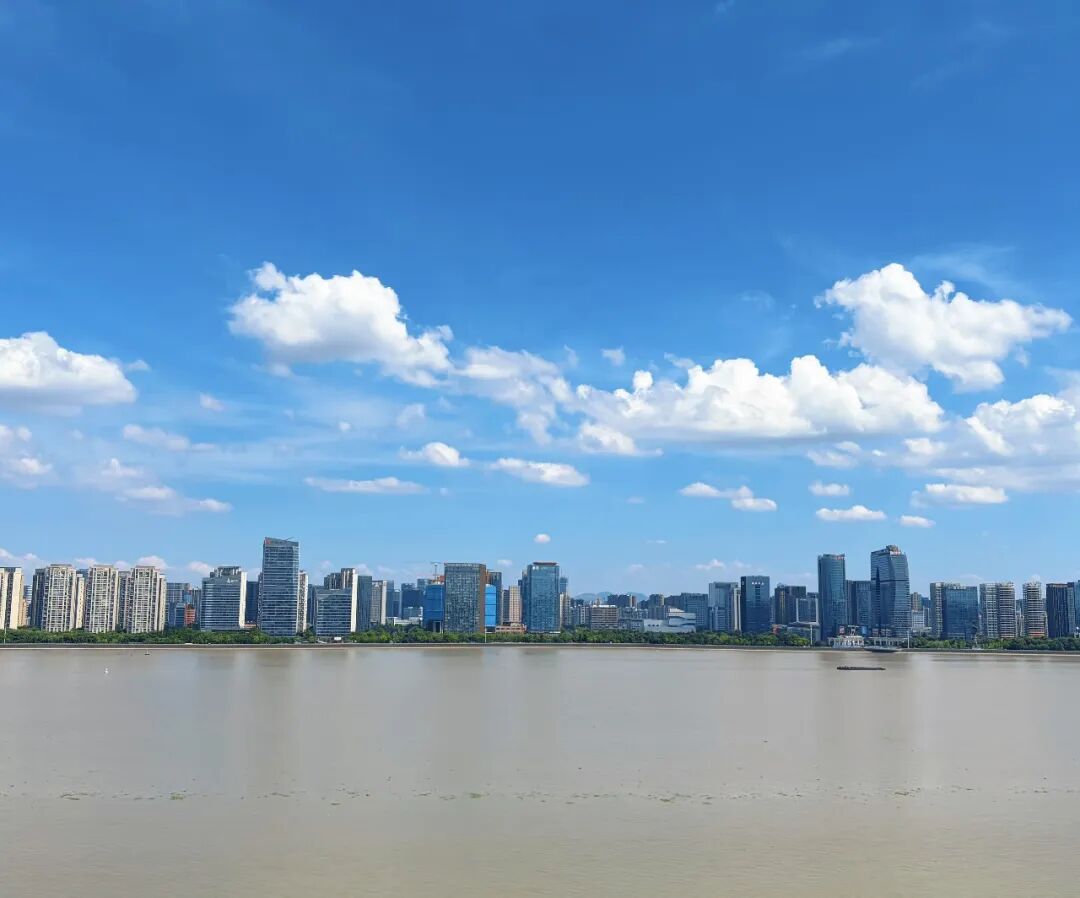 局部39℃+!杭州多地发布高温橙色预警!明天入伏,40天加长版三伏天要来了 局部39℃+!杭州多地发布高温橙色预警!明天入伏,40天加长版三伏天要来了