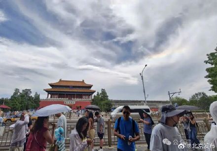 罕见！北京天空出现火焰彩虹