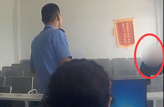 网上逃犯还敢来考驾照?当场抓获! 网上逃犯还敢来考驾照?当场抓获!