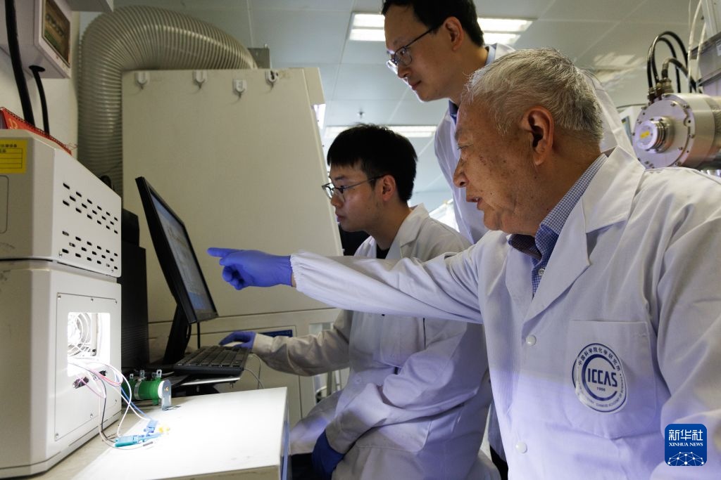 我国科学家在太阳能电池研究领域取得新突破 我国科学家在太阳能电池研究领域取得新突破