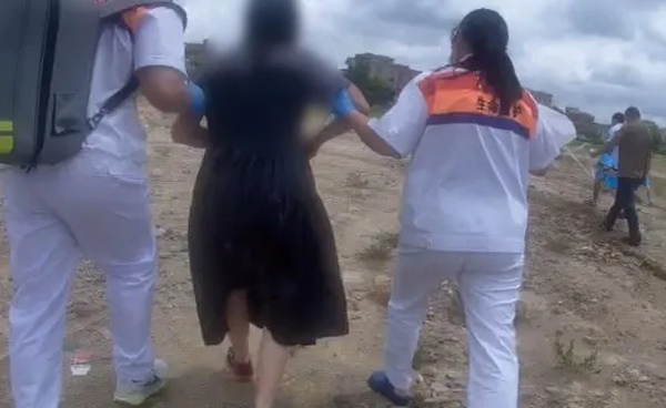 “别松手!我们来了!”巡特警10分钟救起落水女子 “别松手!我们来了!”巡特警10分钟救起落水女子