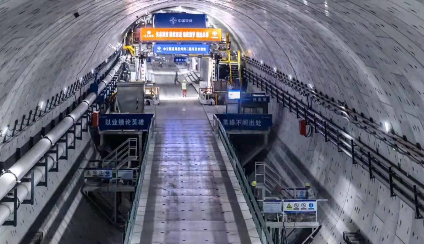 山东青岛：胶州湾第二海底隧道主线隧道盾构掘进顺利收官