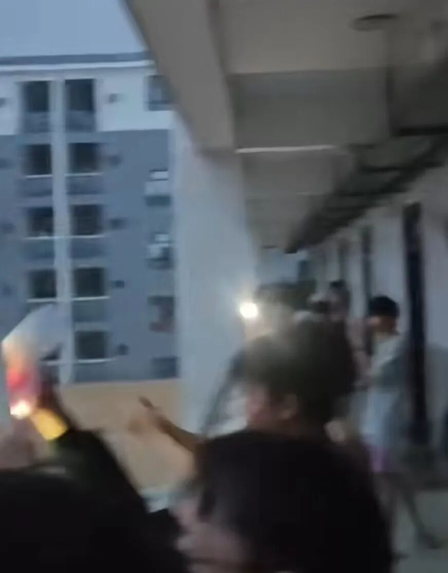 在广西抗洪中爆火的“救援航母”已返湘,记者探访中国安能长沙基地,队员回顾救援经过 在广西抗洪中爆火的“救援航母”已返湘,记者探访中国安能长沙基地,队员回顾救援经过