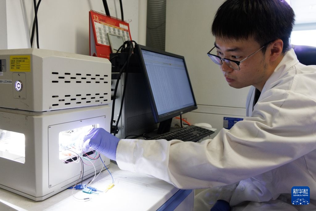 我国科学家在太阳能电池研究领域取得新突破 我国科学家在太阳能电池研究领域取得新突破