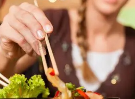 19岁女孩得“怪病”,一吃饭就发呆?医生:当心“反射性癫痫”侵袭大脑! 19岁女孩得“怪病”,一吃饭就发呆?医生:当心“反射性癫痫”侵袭大脑!