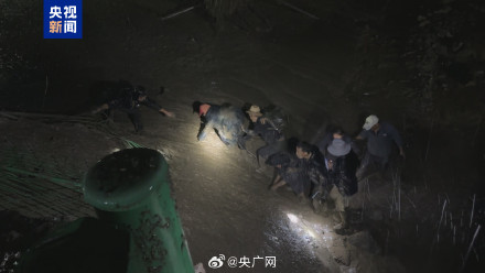 甘肃夏河短时强降水引发洪灾