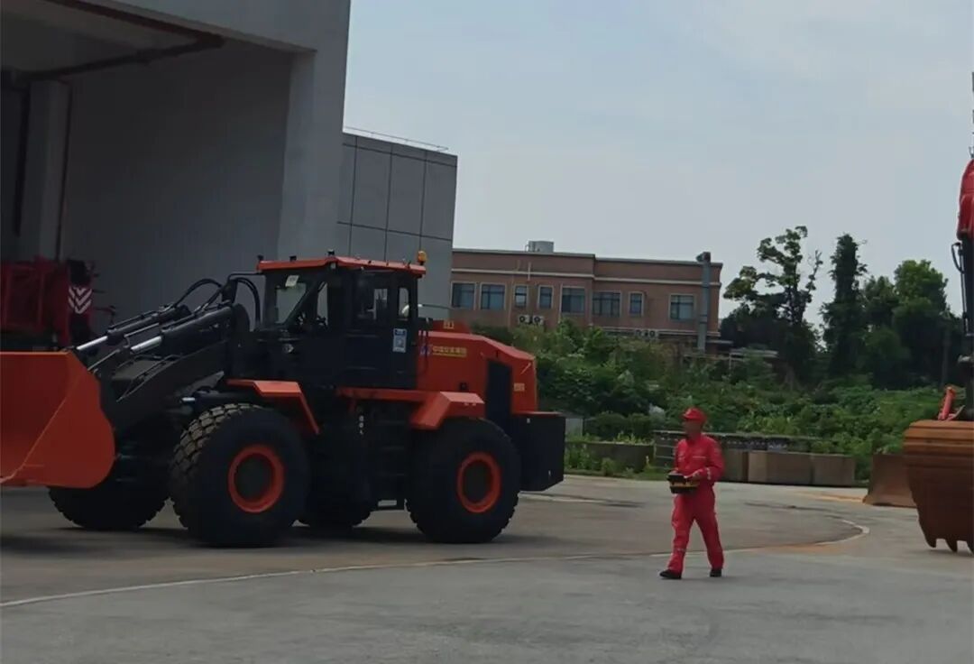 在广西抗洪中爆火的“救援航母”已返湘,记者探访中国安能长沙基地,队员回顾救援经过 在广西抗洪中爆火的“救援航母”已返湘,记者探访中国安能长沙基地,队员回顾救援经过