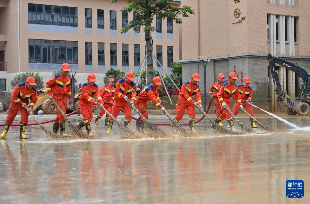 携手攻坚 恢复家园