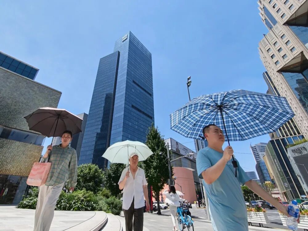 “我还没上班，小橙就上班了”！上海入伏首日39℃，关个车门都烫手，网友：出门五分钟，妆都化了