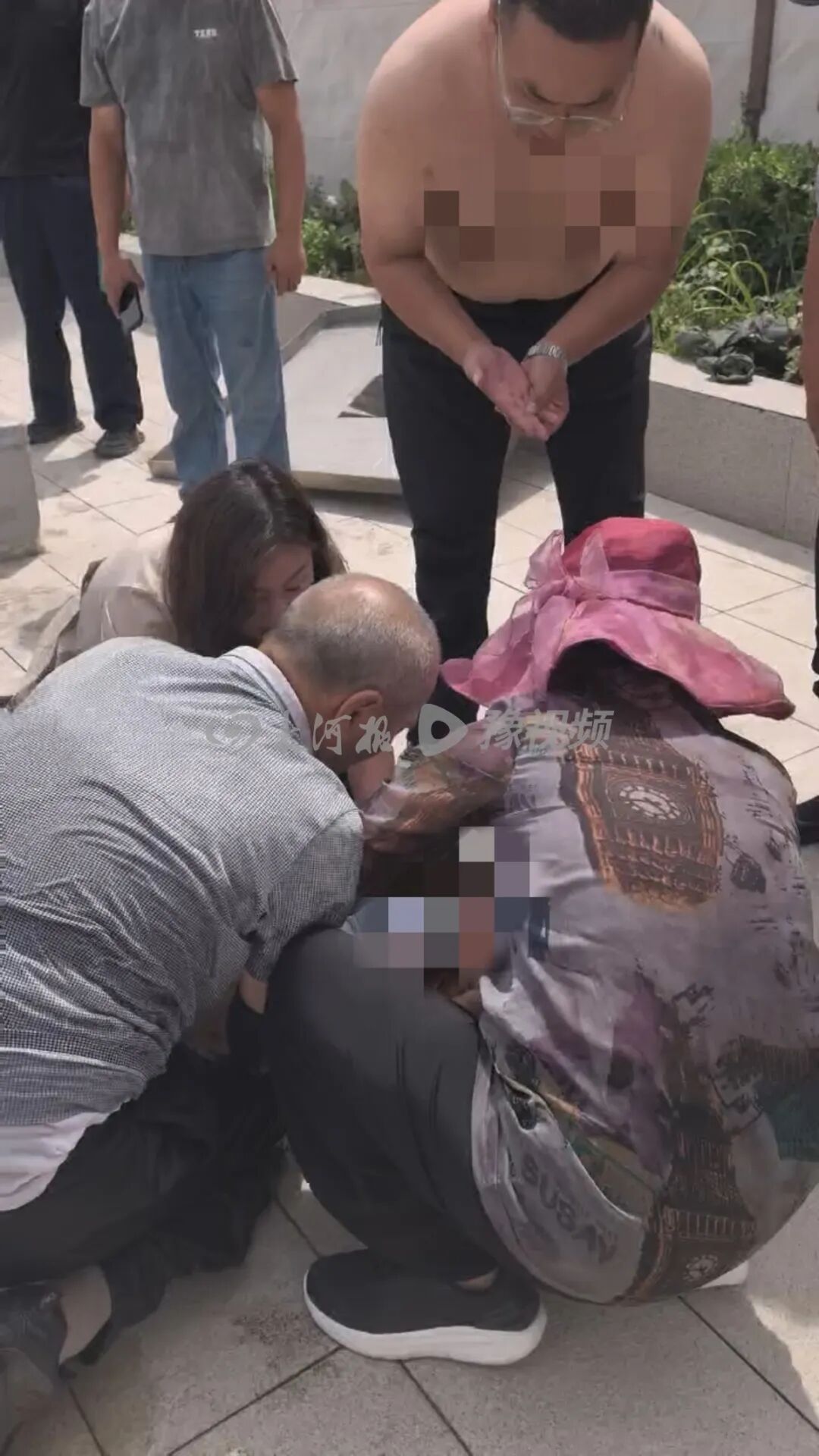 新疆一儿童意外坠井,62岁大爷绳结绑身下井救人,全身多处刮伤,手机也泡坏了,儿子:又揪心又光荣,我爹做了件大事,我得给他宣传宣传 新疆一儿童意外坠井,62岁大爷绳结绑身下井救人,全身多处刮伤,手机也泡坏了,儿子:又揪心又光荣,我爹做了件大事,我得给他宣传宣传